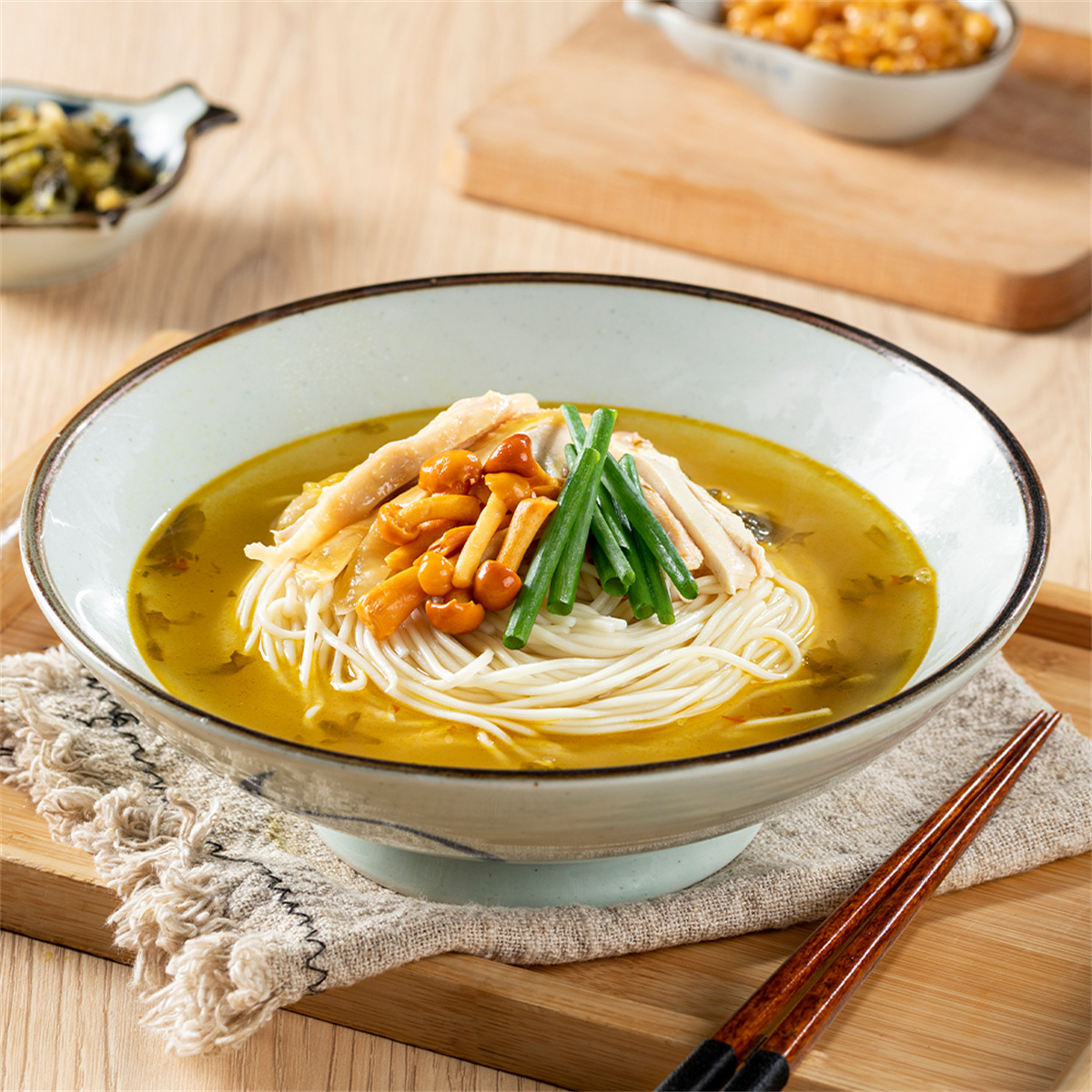 酸辣鸡汤面